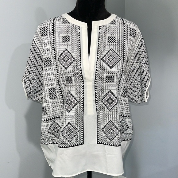 BCBGMAXAZRIA Ayanna short sleeve top blouse geometric pattern size medium - Picture 1 of 14